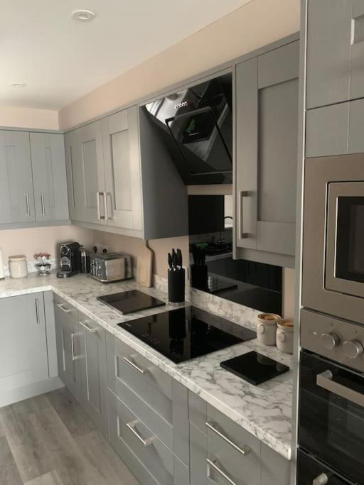 Newly Converted 3 Bedroom Apartment In Ulverston Bagian luar foto